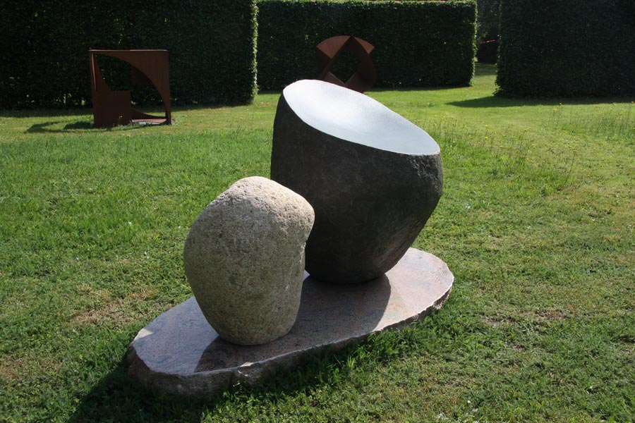 Behind the moon, 2019, granite, diabas, 100 x 200 x 150 cm