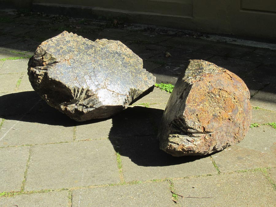 Bloody old star, 2019, 'strains granite', 110 x 60 x 35 cm.