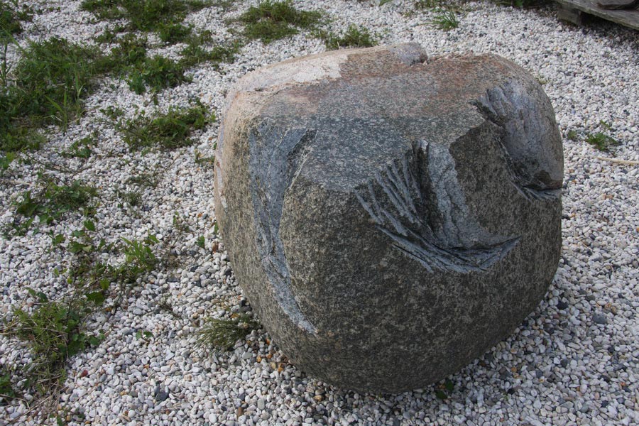 De donderster, 2018, granite, 70 x 80 x 60 cm.