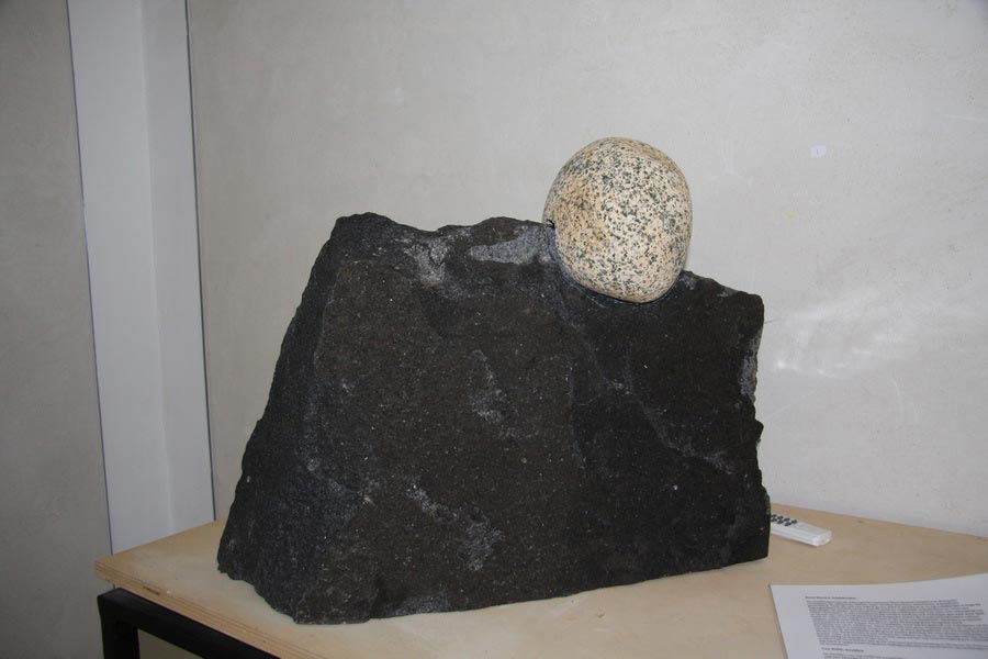 How to catch a mountain, black swedish, 2019, granite, 75 x 20 x 60 cm.