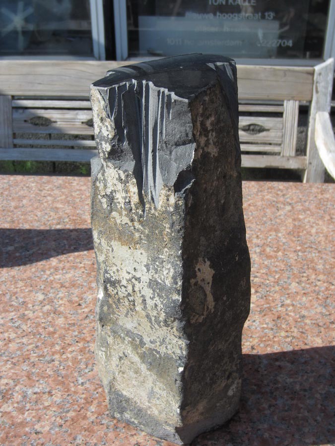 De ranke ster, 2017, basalt, 9 x 11 x 33 cm.