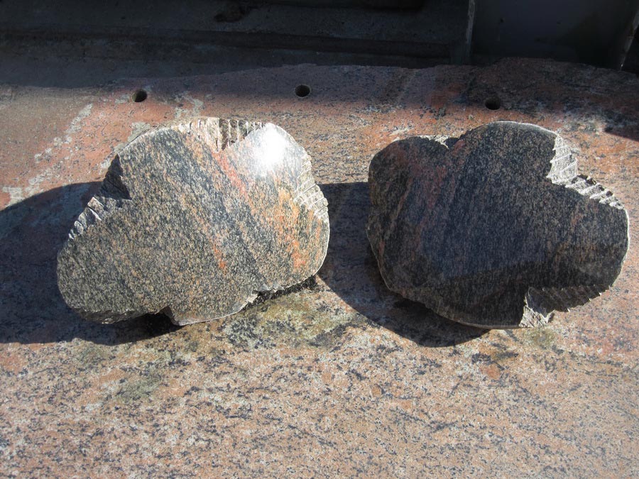 Red star, 2018, granite, 80 x 35 x 30 cm.