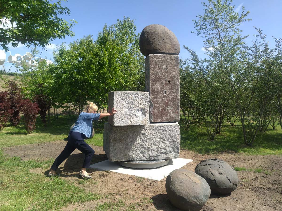 written with the feather, 2021, diabas, volcanic, 90 x 100 x 100 cm.