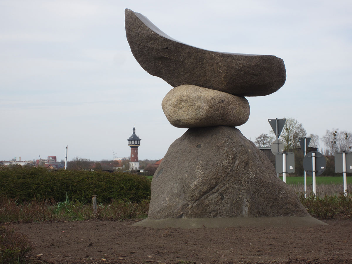 Der Mond über der Oder, granite, 240 x 180 x 280 cm, Schwedt, Germany