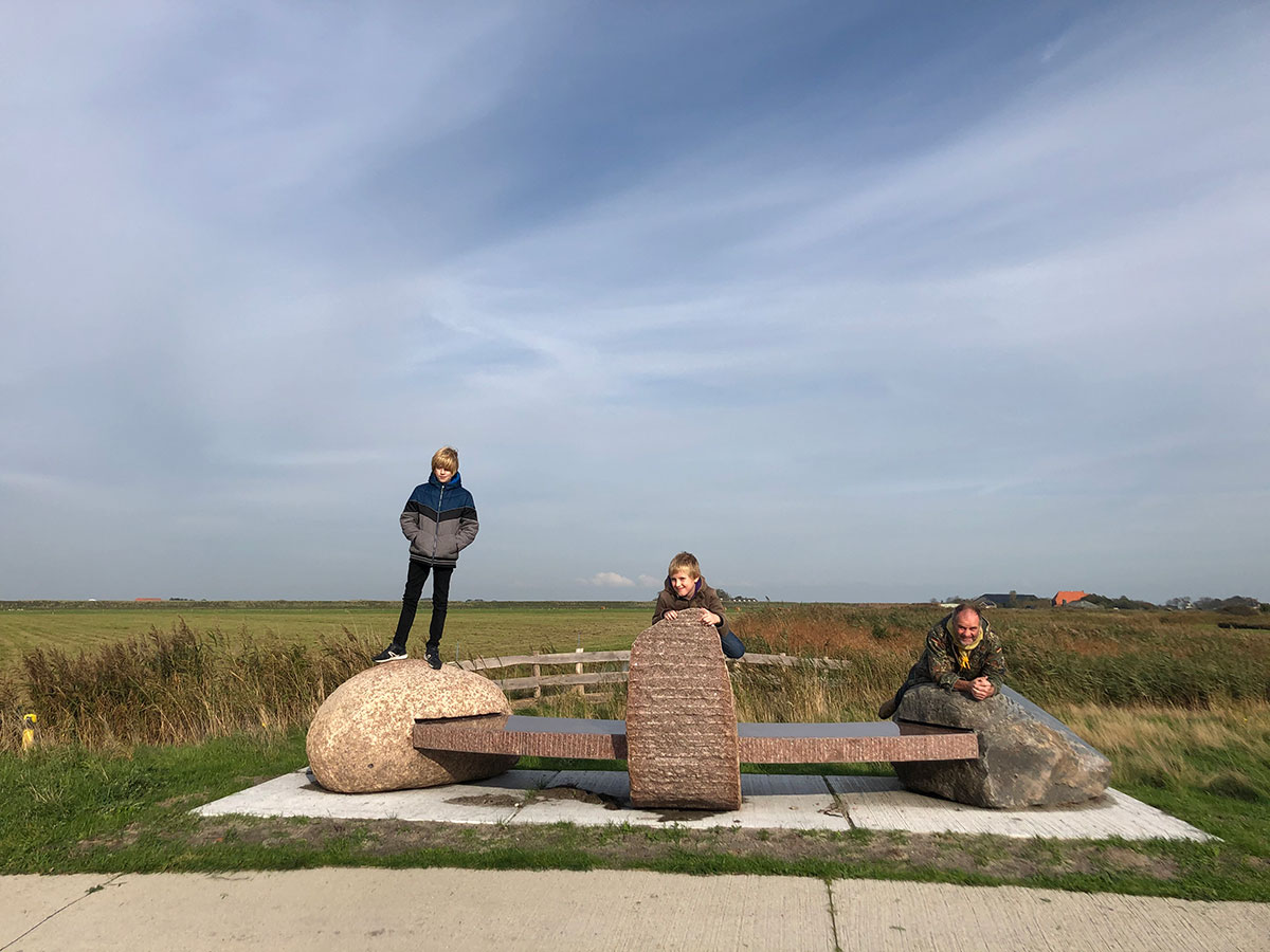 Heb je die vogel gezien?, granite, 550 x 150 x 110 cm, Texel, Holland